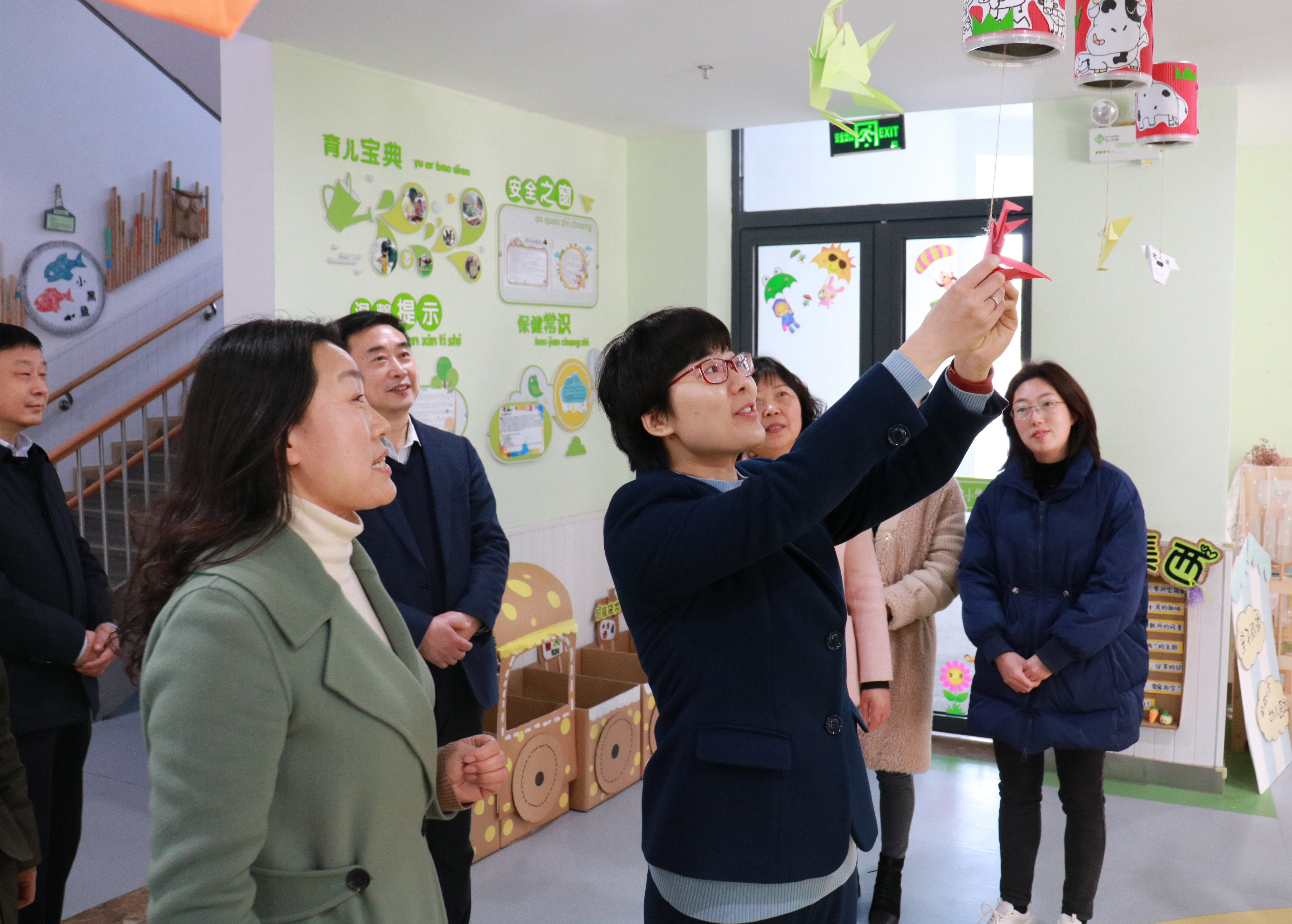 姜堰区区长孙靓靓调研实验小学幼儿园教育工作情况