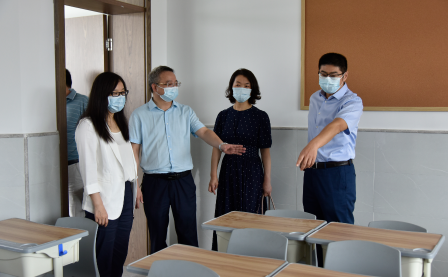 区委常委区政府常务副区长盛育河督查实小集团疫情防控及北街北校区