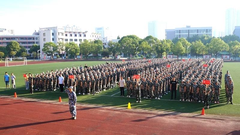 省姜中2020级新生军训开营