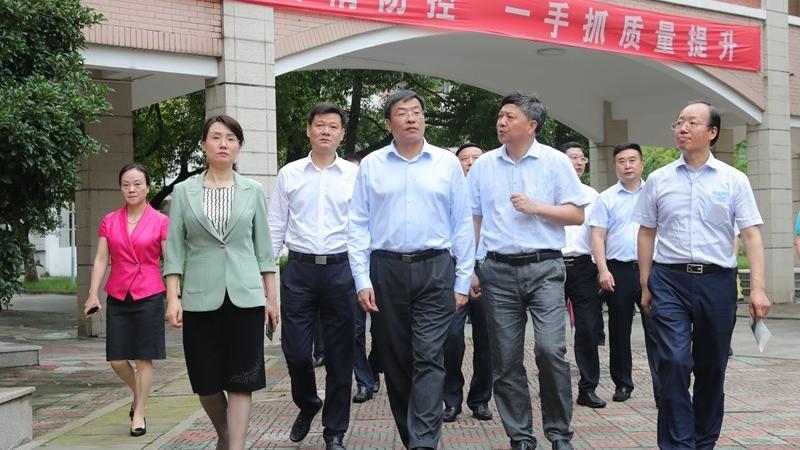 马欣副省长视察省姜中疫情防控下的高考备考工作