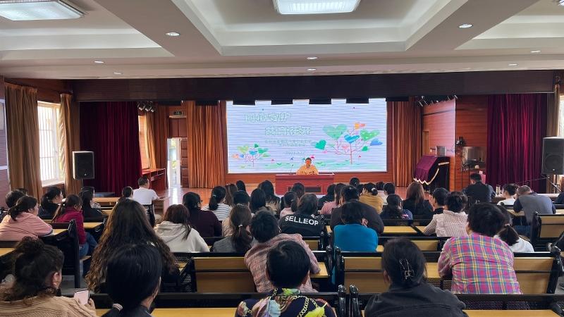 同心守护，共育花开——兴泰中心小学顺利召开五、六年级家长会