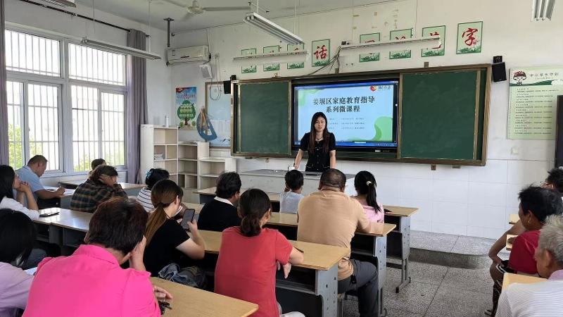 以爱相约 共育花开——王石初中召开2023年秋季新学期家长会