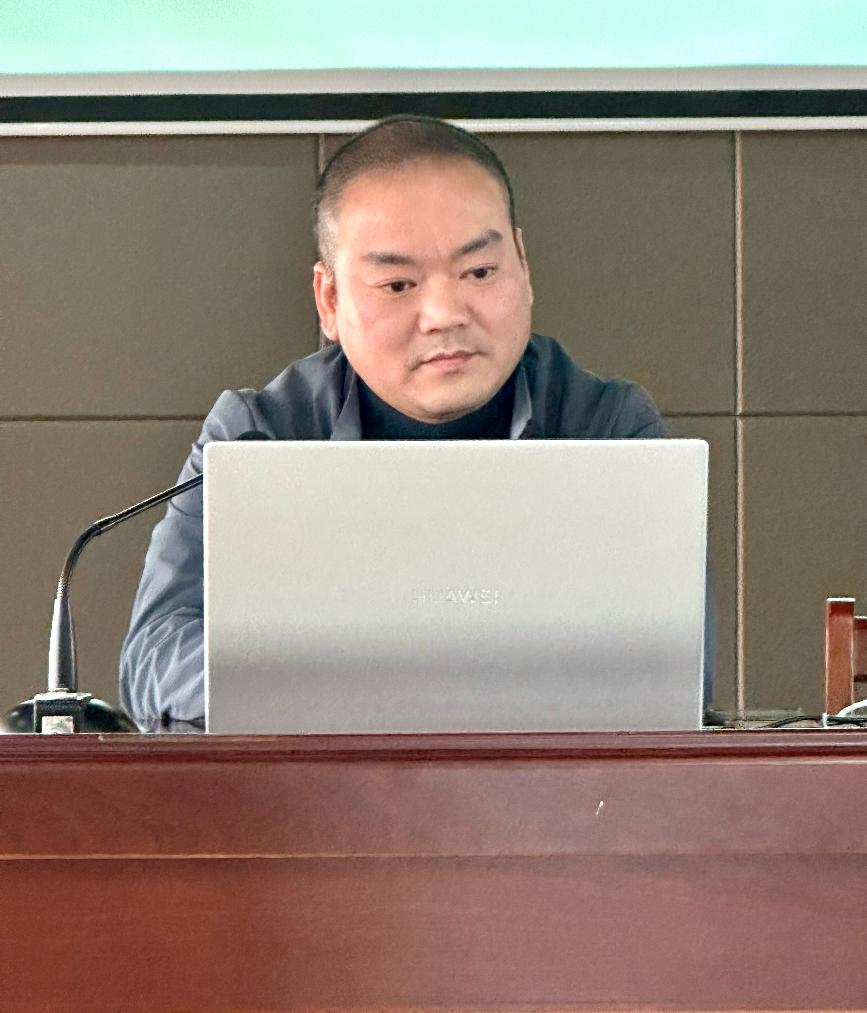 家校同心相向行助力奔跑待花开蒋垛中学高一年级召开家校生期中交流