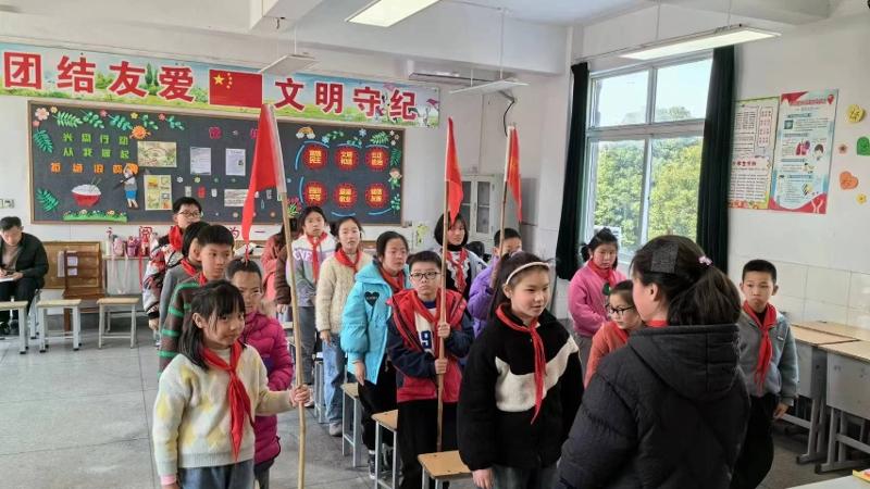 学习雷锋精神，争做美德少年 ——淤溪中心小学主题队会观摩活动