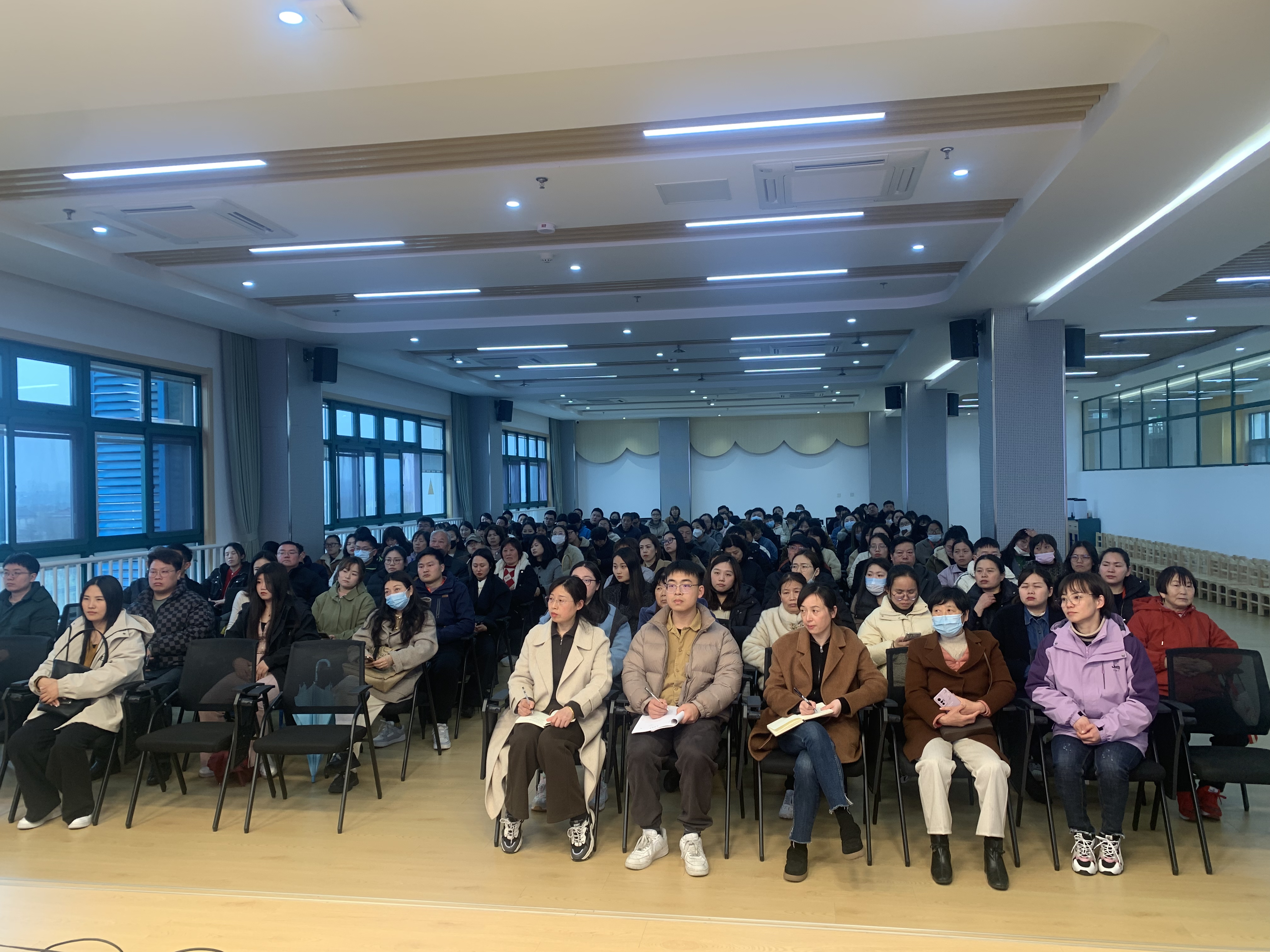 智慧育出幸福娃——姜堰区家庭教育大讲堂走进实幼