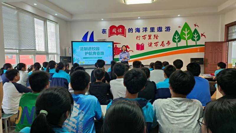法律之光照亮青春成长之路——淤溪初中开展法制讲座