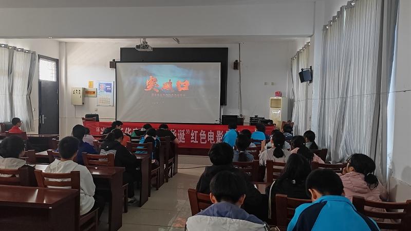 四中集团张沐初中校区：光影颂华章，同心庆华诞