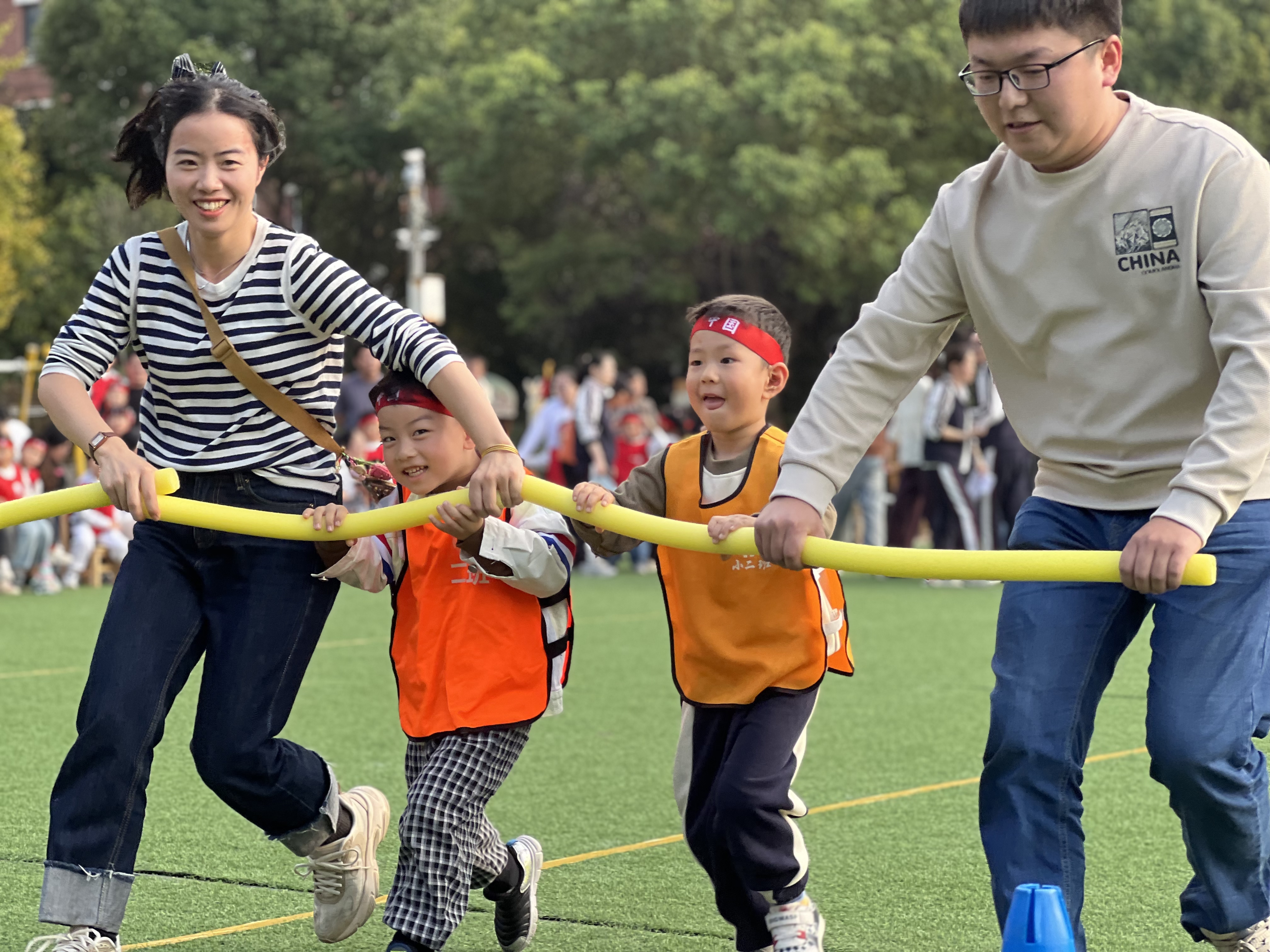 实幼混龄亲子游戏:一条大河波浪宽