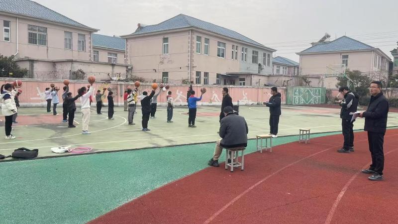 “青蓝结对”体育教师同课异构教研活动在马庄中心小学举行