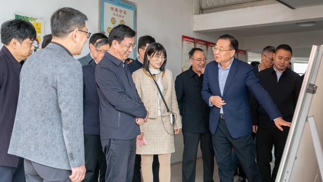 吴昊率队来姜调研中小学教室空调配备情况