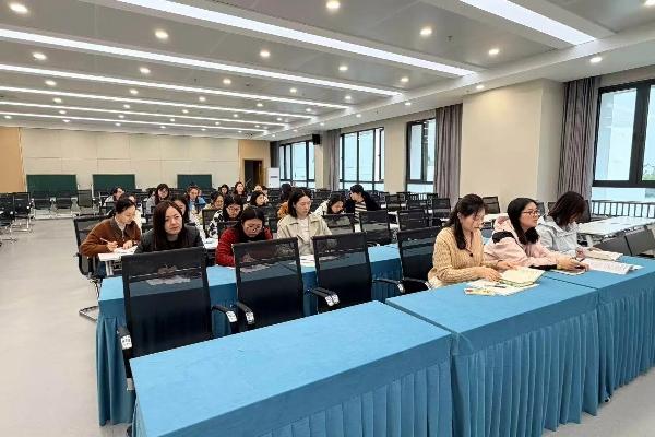 东桥幼儿园开展环境创设专题研讨活动