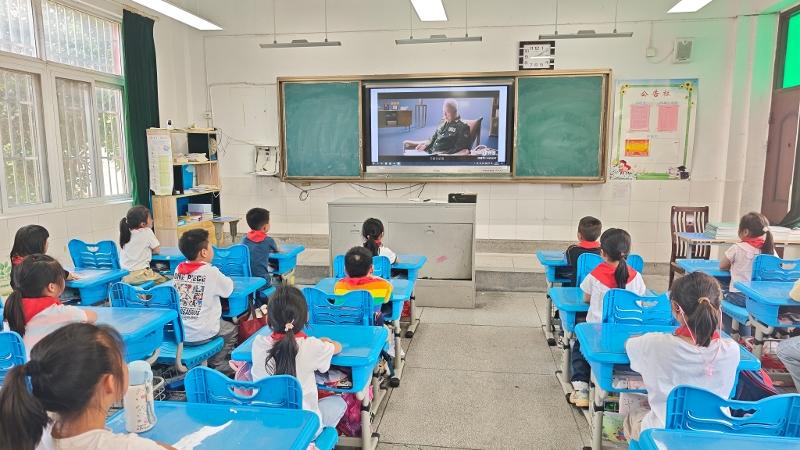 淤溪学校小学部组织开展“看‘大国重器’ 享幸福童年”教育活动