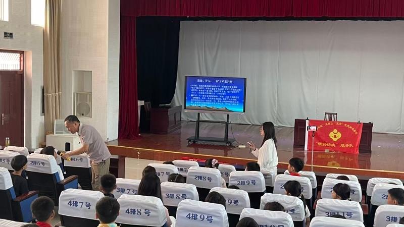 淤溪学校小学部邀请青少年教育教师团秘书长作专题宣讲
