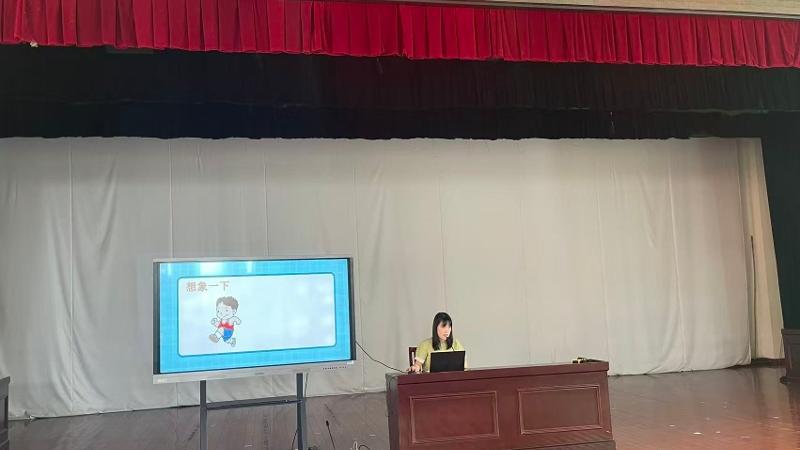 淤溪学校小学部邀请区体重管理金牌讲师周艳做“健康体重 快乐成长”专题宣讲